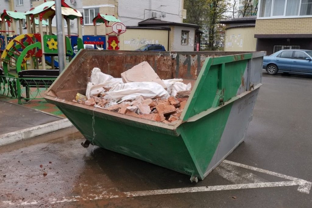 Контейнер за отпадъци при ремонт на баня